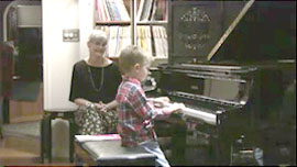 Piano classes for little fingers