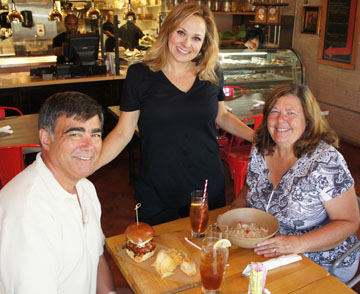 Jennifer Russo, center, owner of Jennifer’s Catering and the new Market by Jennifer Café, chats with lunch customers John and Peggy King of Scottsdale, who ordered two of the most popular menu items: the grilled market grind burger and the Jerusalem artichoke risotto with rock shrimp (photo by Teri Carnicelli).