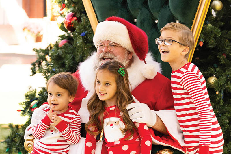 Uptown Plaza hosts holiday event