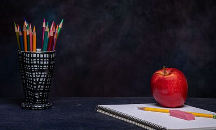 Bookstore hosts ‘Educator’ night